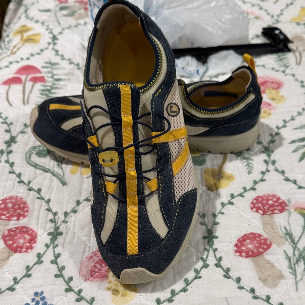 Rockport Navy and Yellow Women's Shoes size 7.5 excellent condition